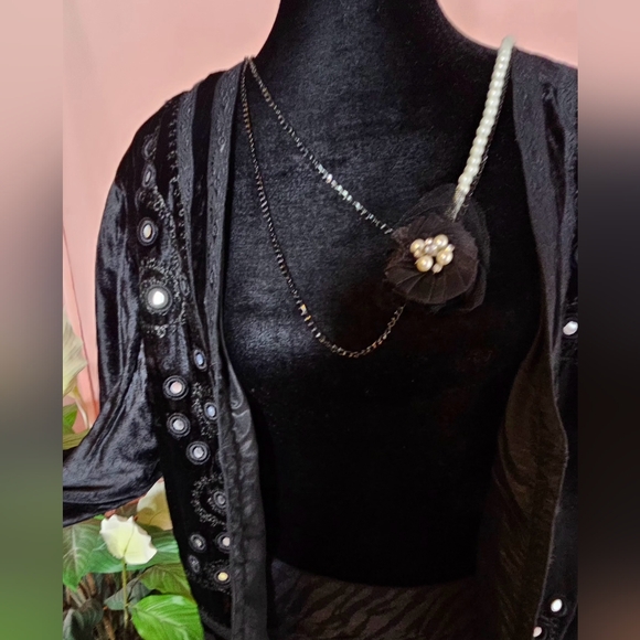 White Stag Velvet jacket embellished with silver beads, open front size Medium - Picture 8 of 11